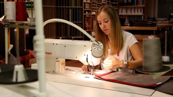 Lehrling des Monats ist Tapeziererin - Anna Lena Neururer aus Oetz Lehrling des Monats ist Tapeziererin - Anna Lena Neururer aus Oetz