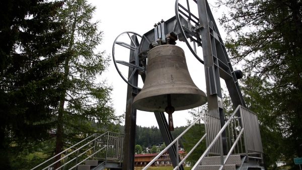 Die Friedensglocke läutet wieder Die Friedensglocke läutet wieder