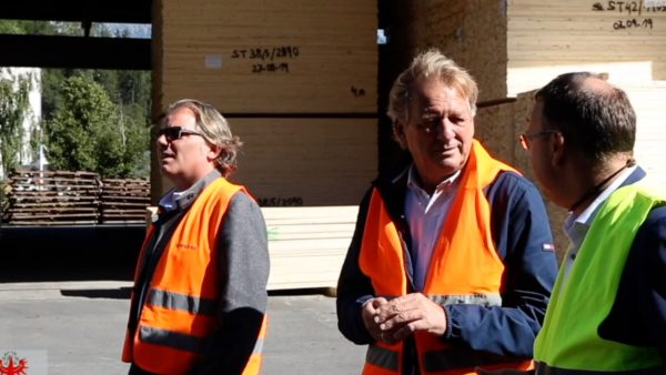 Hubsi Trenkwalder zu Besuch bei Pfeifer Holz in Imst Hubsi Trenkwalder zu Besuch bei Pfeifer Holz in Imst