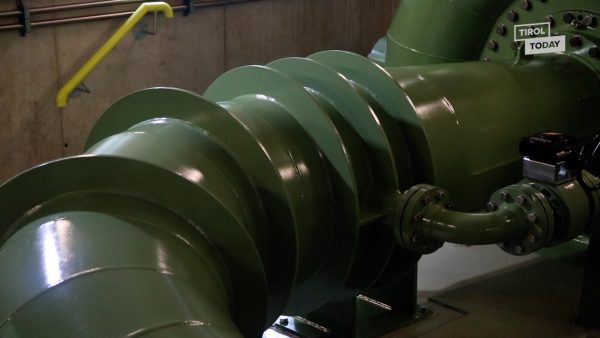 Eine Pipeline gefüllt mit Öl Eine Pipeline gefüllt mit Öl