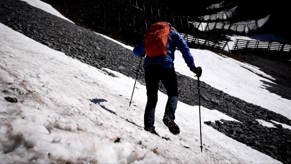 Gefährliche Altschneefelder in Tirols Bergen