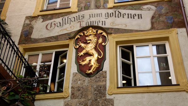 Alte Schilder in Hall in Tirol 