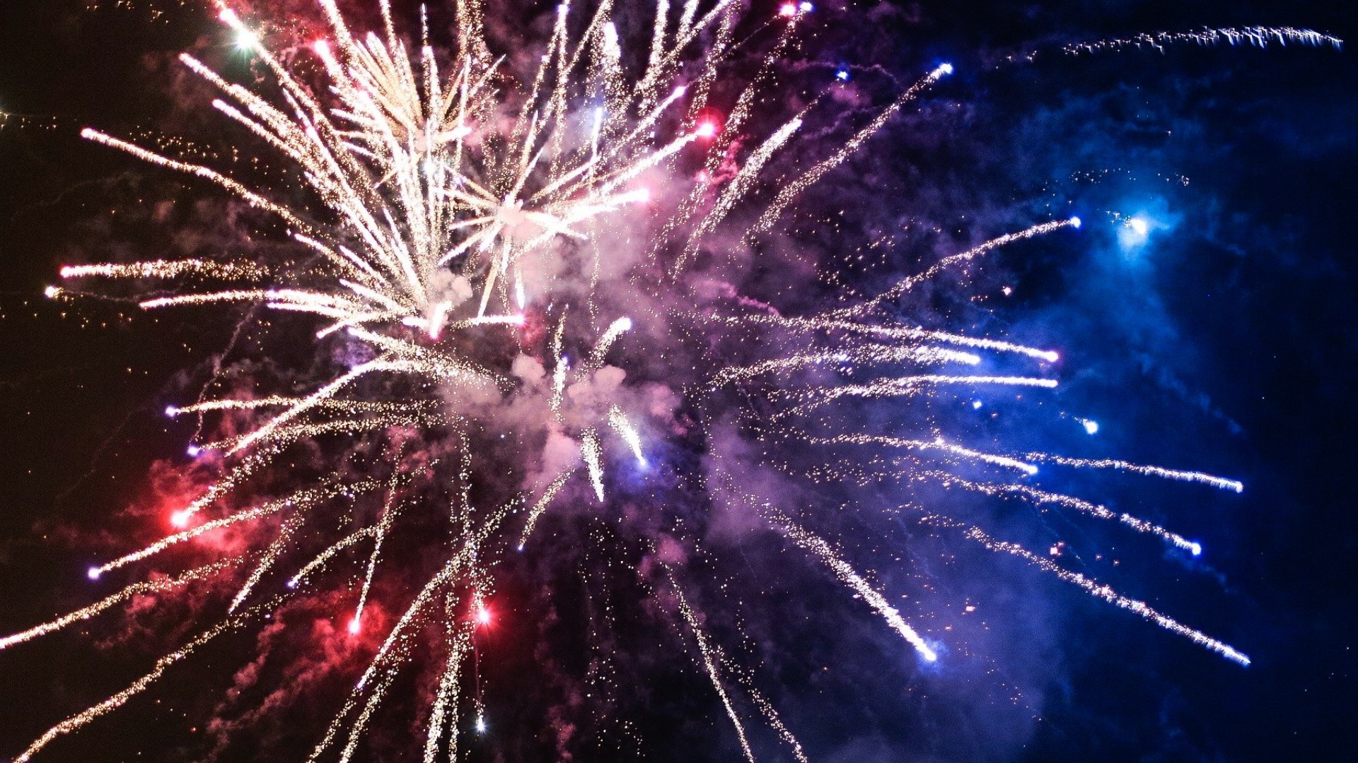Skifahren silvester 2022 neujahr skiurlaub südtirol italien Frage des Tages: Feuerwerk zu Silvester? - Tirol TODAY | Tirol TV