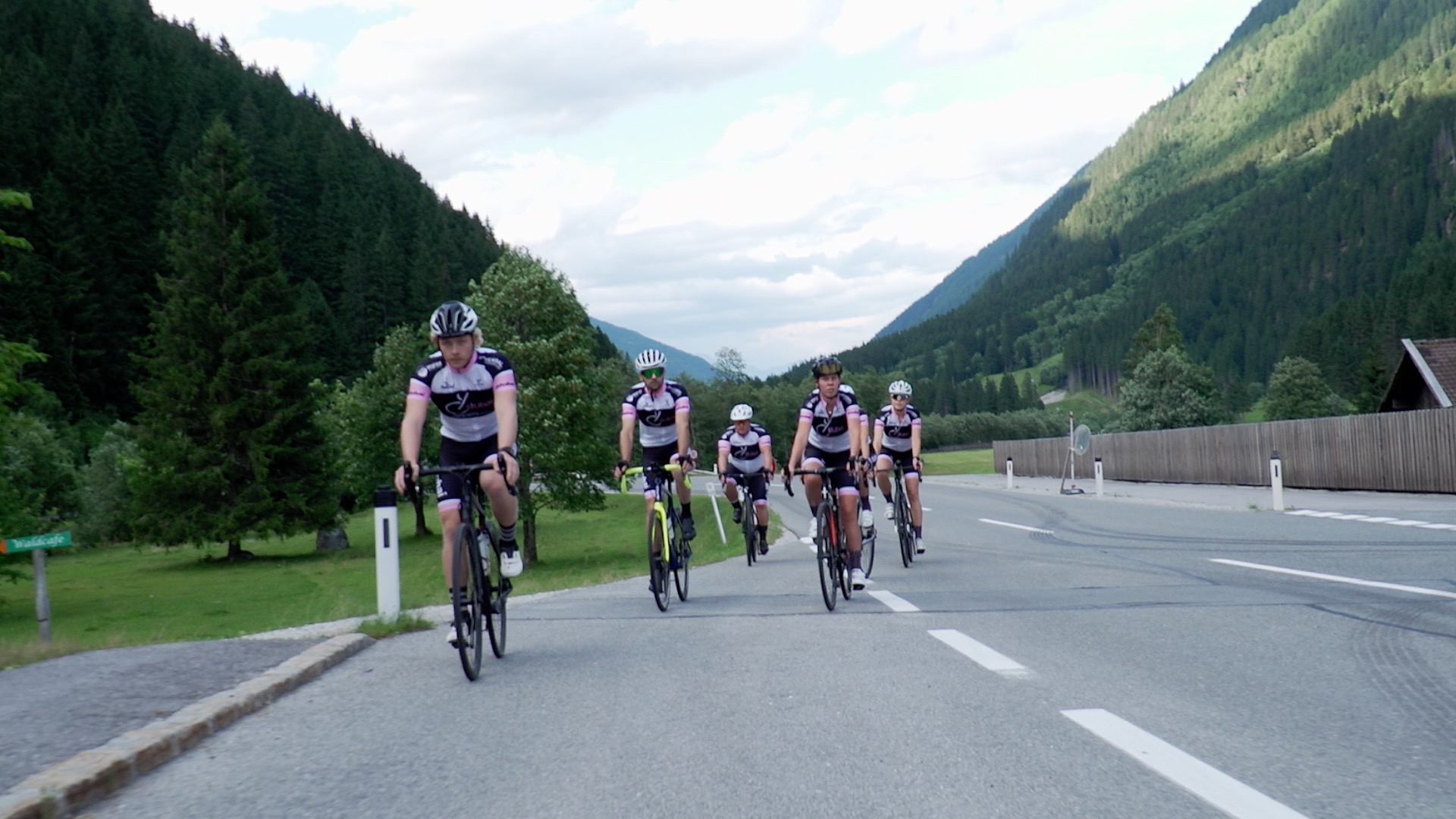 Rennrad auf der Straße Tirol TODAY Tirol TV