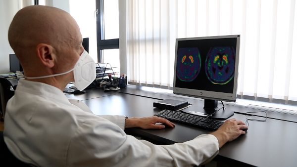 Michael J. Fox Stiftung ermöglicht Parkinson-Risiko-Studie 