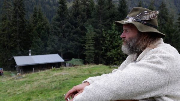 Schauspieler und Kabarettist Florian Adamski auf der Alm Schauspieler und Kabarettist Florian Adamski auf der Alm
