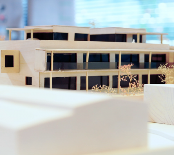 Die HTL Innsbruck bietet eine Ausbildung im Bereich Bautechnik und Design. 