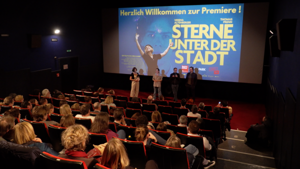 Sterne Unter der Stadt - Darstellerinnen und Regisseur in Innsbruck